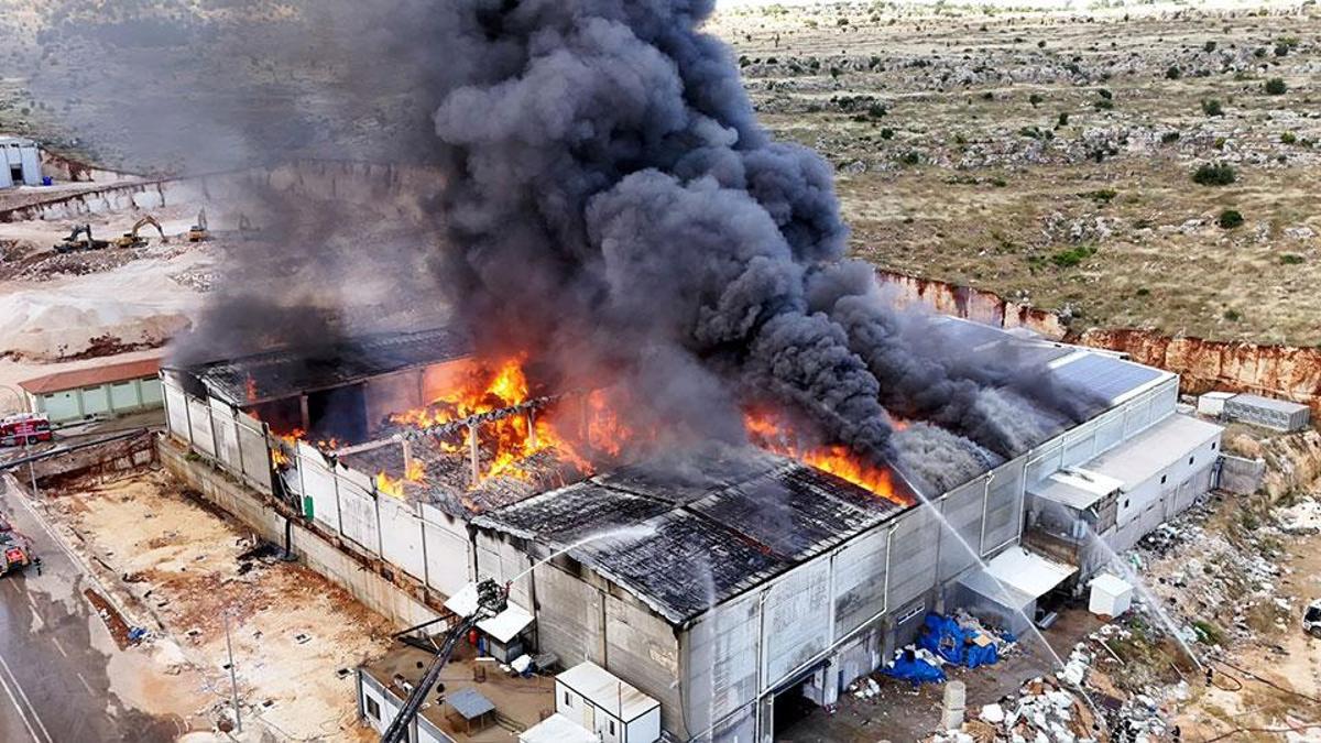 Gaziantep'te tekstil fabrikasında büyük yangın