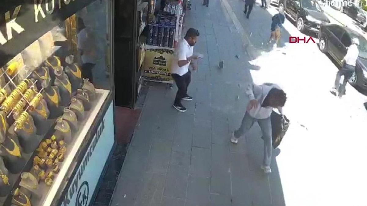 Binadan beton parçaları koptu! Son anda kurtuldula