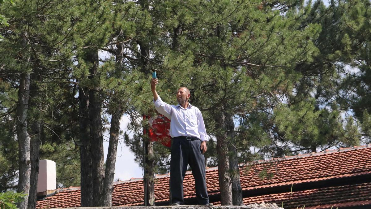 Bu mahallede telefon çekmiyor! 112'yi aramak için başka köye gidiyorlar
