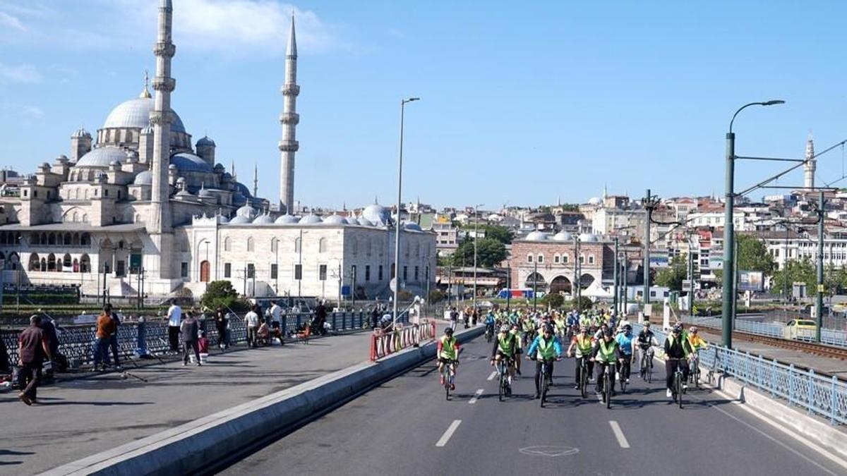 İstanbul'da 3 ilçede bazı yollar pazar günü trafiğe kapatılacak