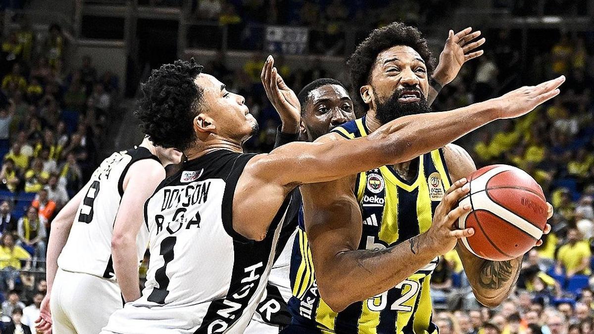 Fenerbahçe, Beşiktaş’ı mağlup etti ve seriyi eşitledi