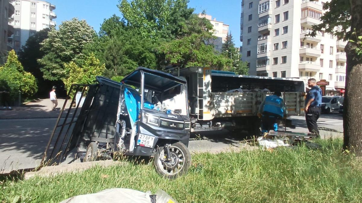 Kayseri’de otomobil ile elektrikli bisiklet çarpıştı: 5 yaralı