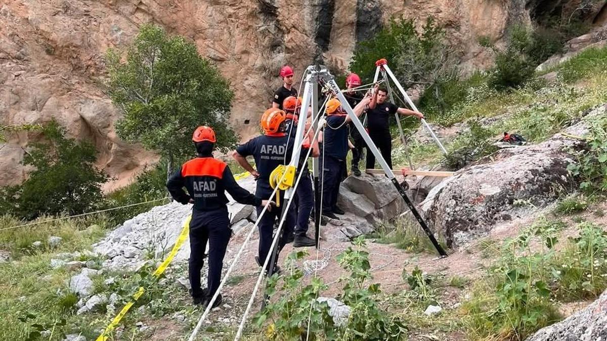 Kaçak kazı yapan 2 kişinin cansız bedeni kazdıkları kuyuda bulundu