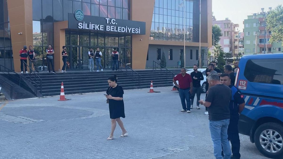 Mersin'de Silifke Belediyesi'ne operasyon