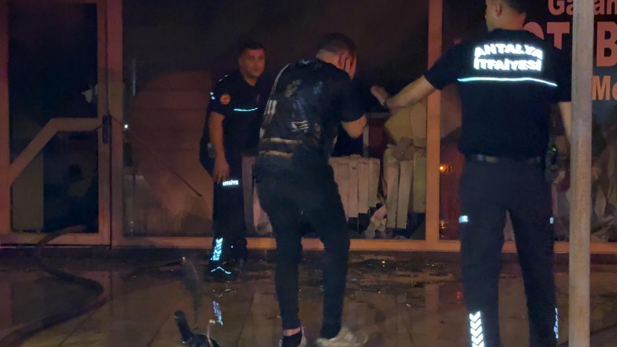 İş yerini yanarken görünce gözyaşlarını tutamadı