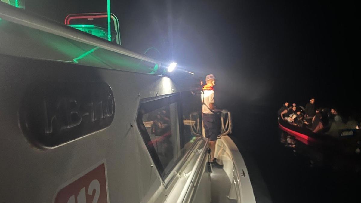 Bodrum'da yardım talep eden 32 kaçak göçmen kurtarıldı