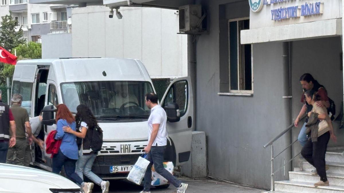 Seferihisar Belediyesi'ne operasyonda 7 şüpheli adliyede
