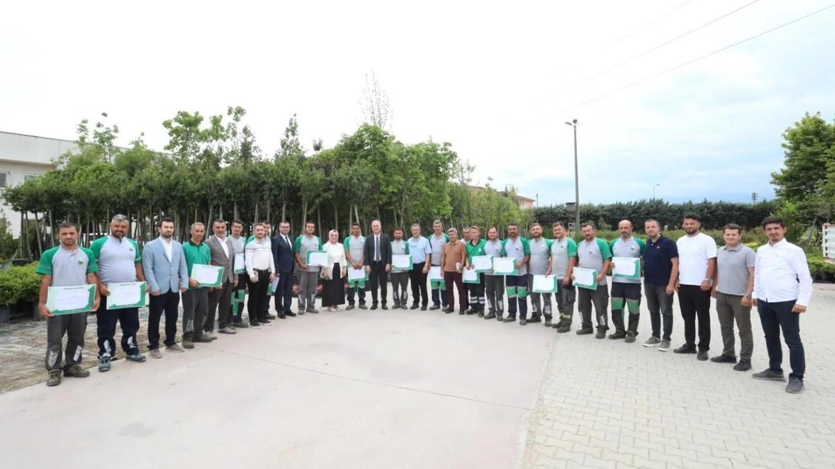 İnegöl Belediyesi’nde 19 personele bahçıvanlık sertifikası verildi
