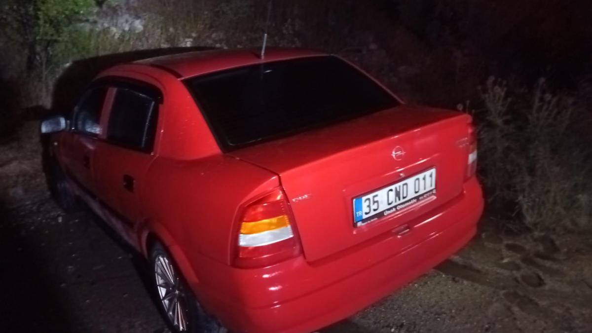 Alkollü sürücünün kullandığı otomobil duraktaki yolculara çarptı: 3 yaralı