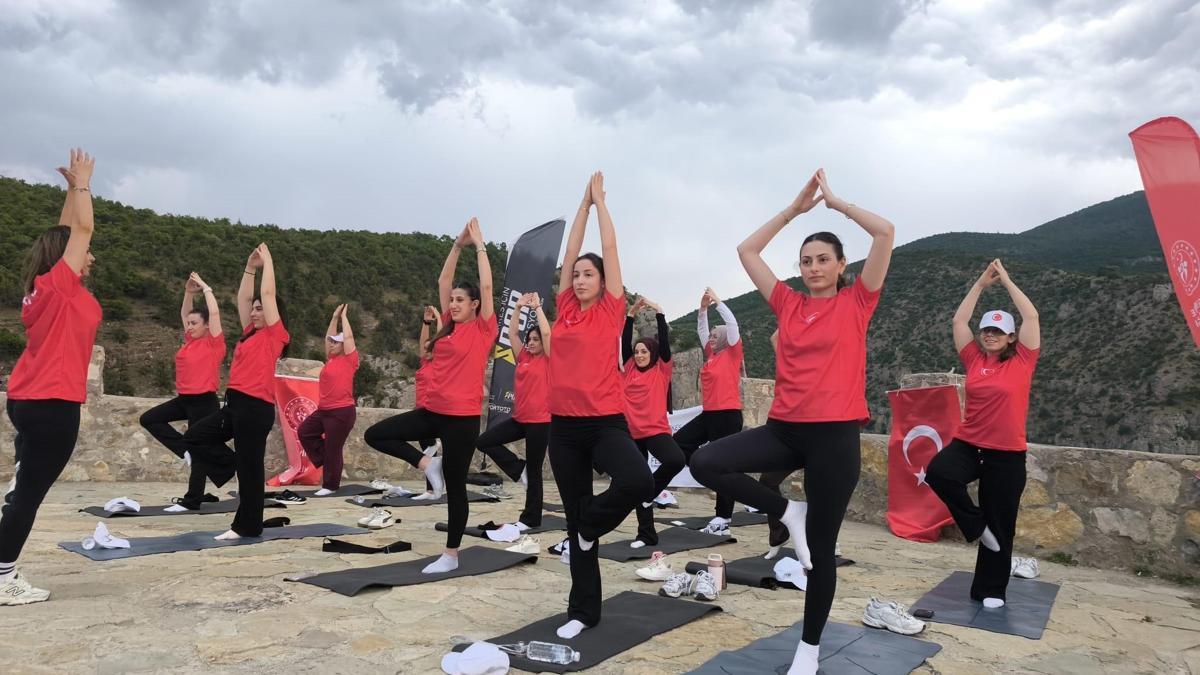 Cehennem Deresi Kanyonu'nda yoga yaptılar