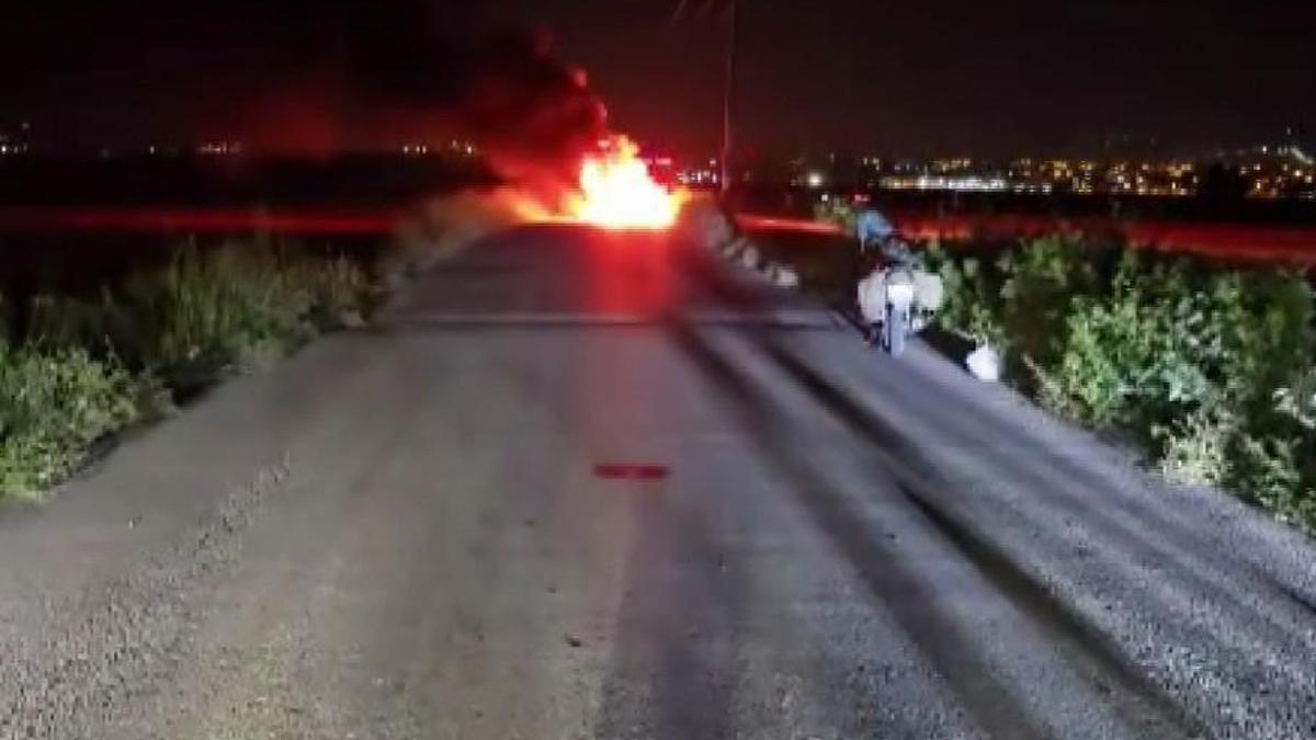 Hatay'da seyir halindeki otomobil yandı