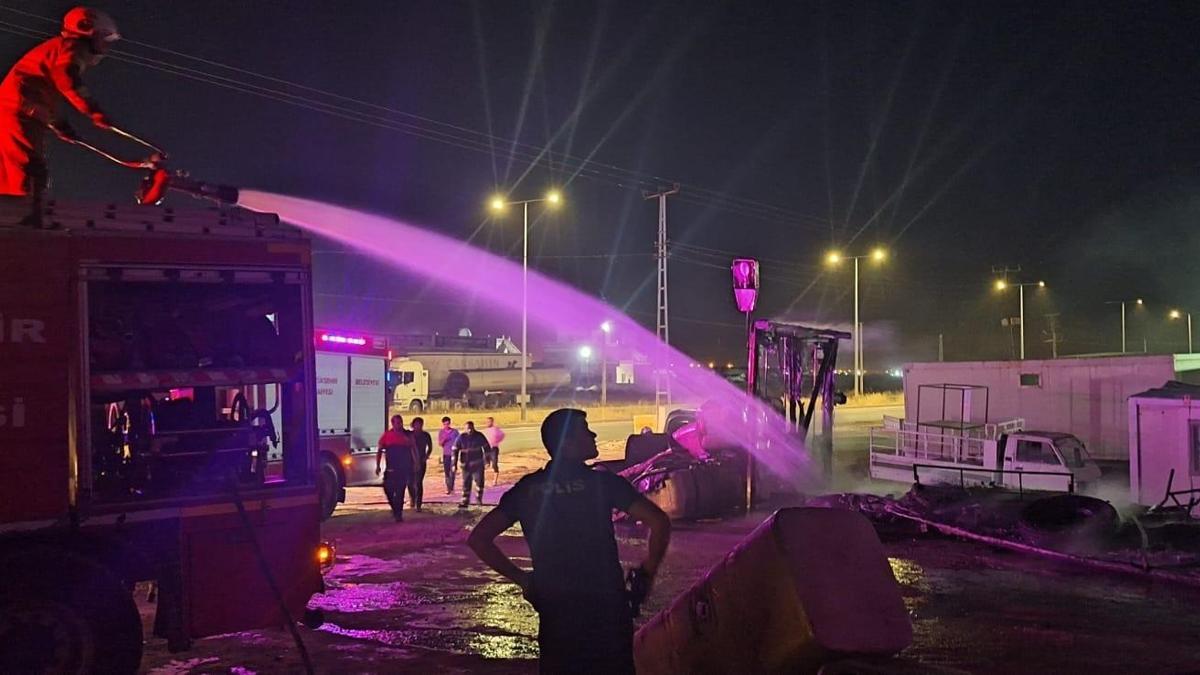 Mardin’de park halindeki TIR’ın dorsesinde yangın