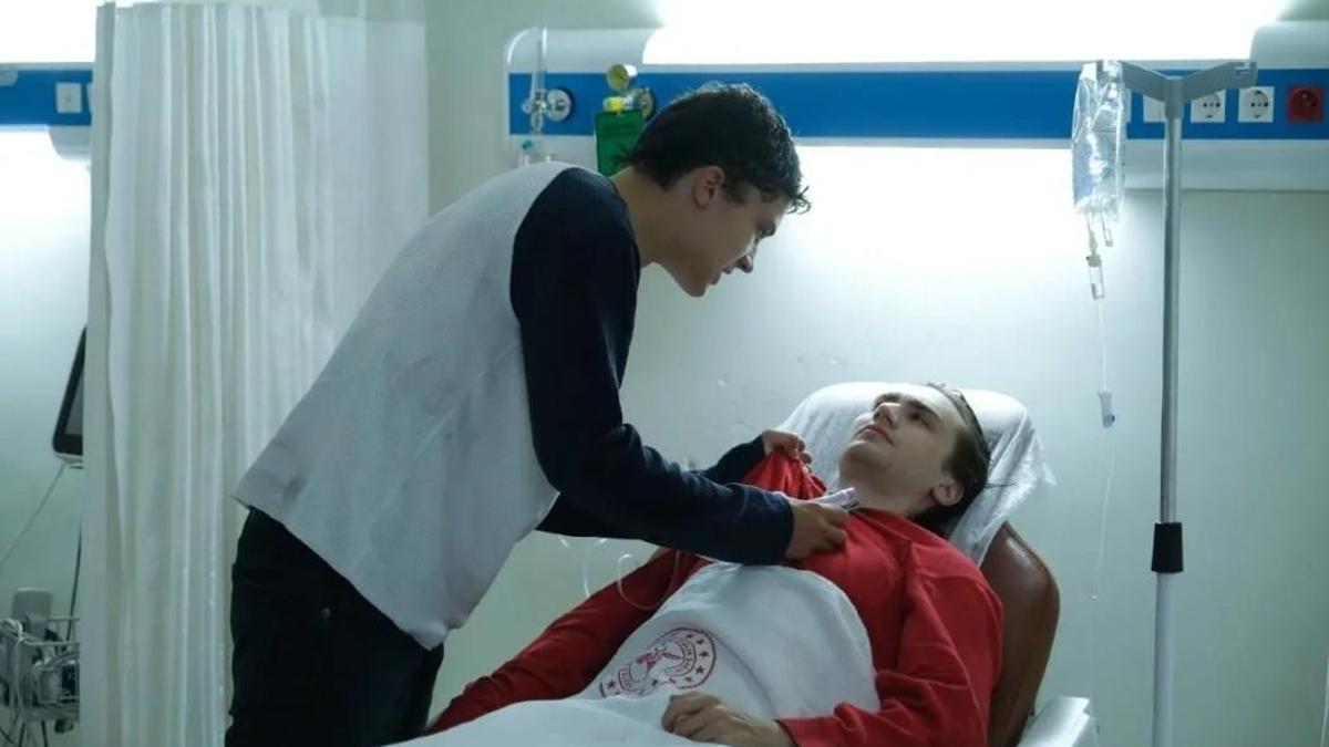 KÜBRA ÜNLÜ YAZDI! AKKAYA İMPARATORLUĞU ÇATIRDIYOR; "BEN KİMİM ANNE?"!