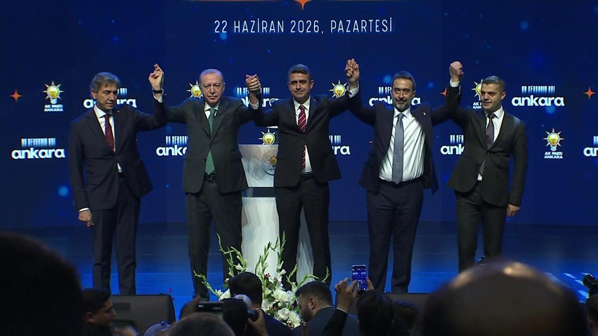 SON DAKİKA! Rozeti Cumhurbaşkanı Erdoğan taktı: CHP'li belediye başkanı AK Parti'de
