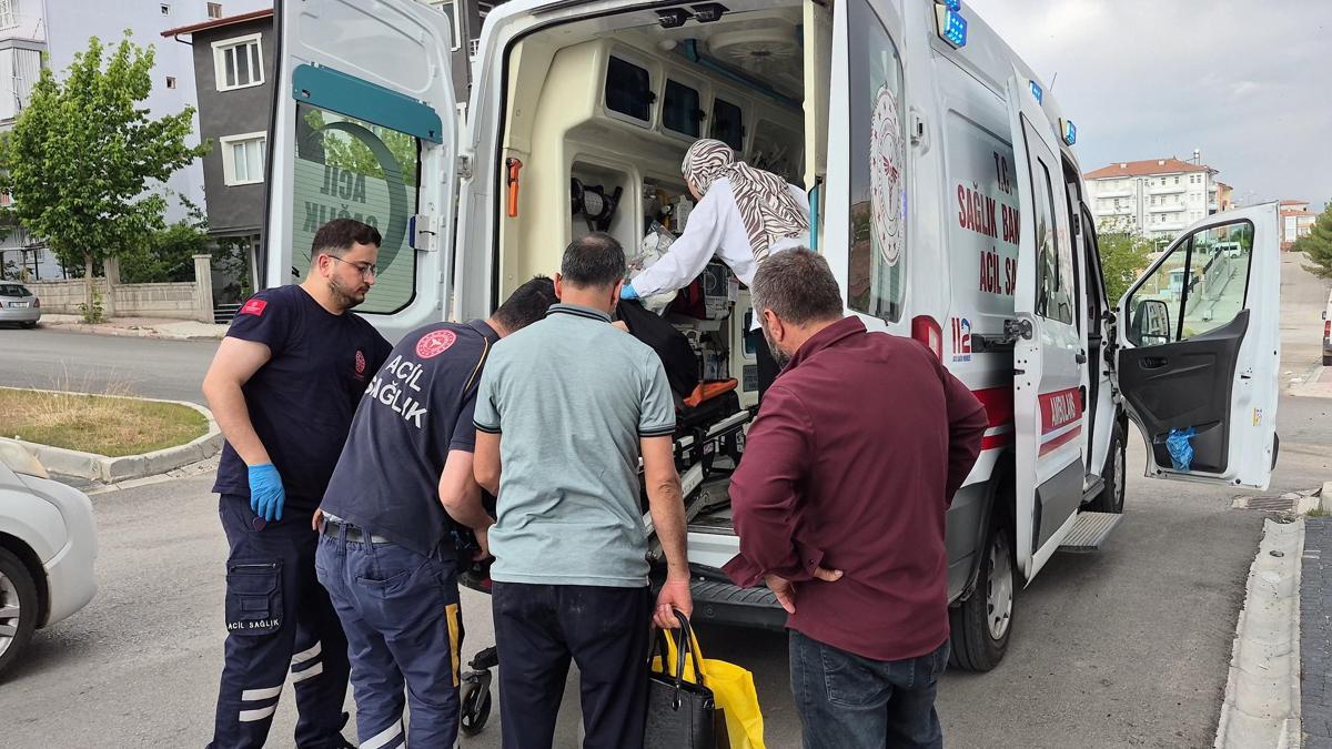 Minibüs ile hafif ticari araç çarpıştı; 2 yaralı