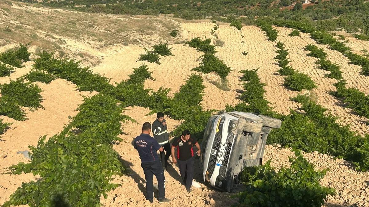 Mardin’de tarlaya devrilen otomobildeki 4 kişi yaralandı