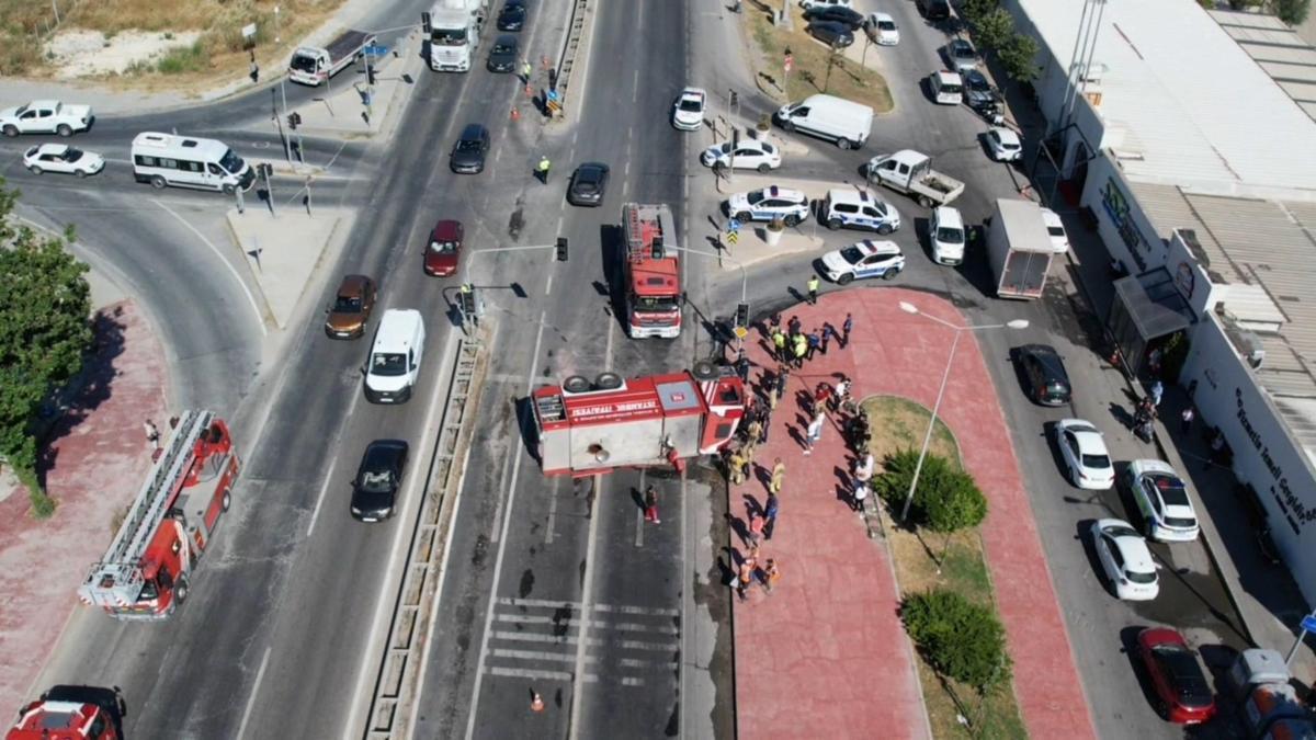 Büyükçekmece'de itfaiye aracı devrildi; yol trafiğe kapatıldı -2 / Ek bilgi