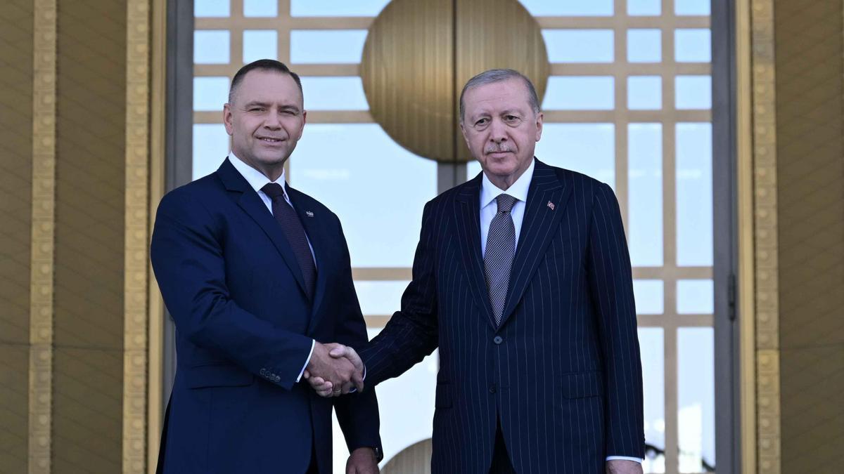 Polonya Cumhurbaşkanı Ankara'da: Erdoğan, Nawrocki'yi resmi törenle karşıladı