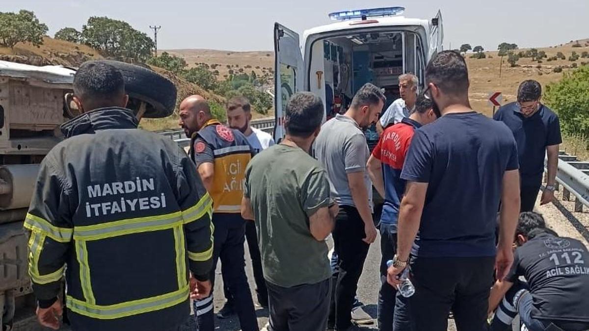 Mardin’de devrilen minibüsün sürücüsü yaralandı