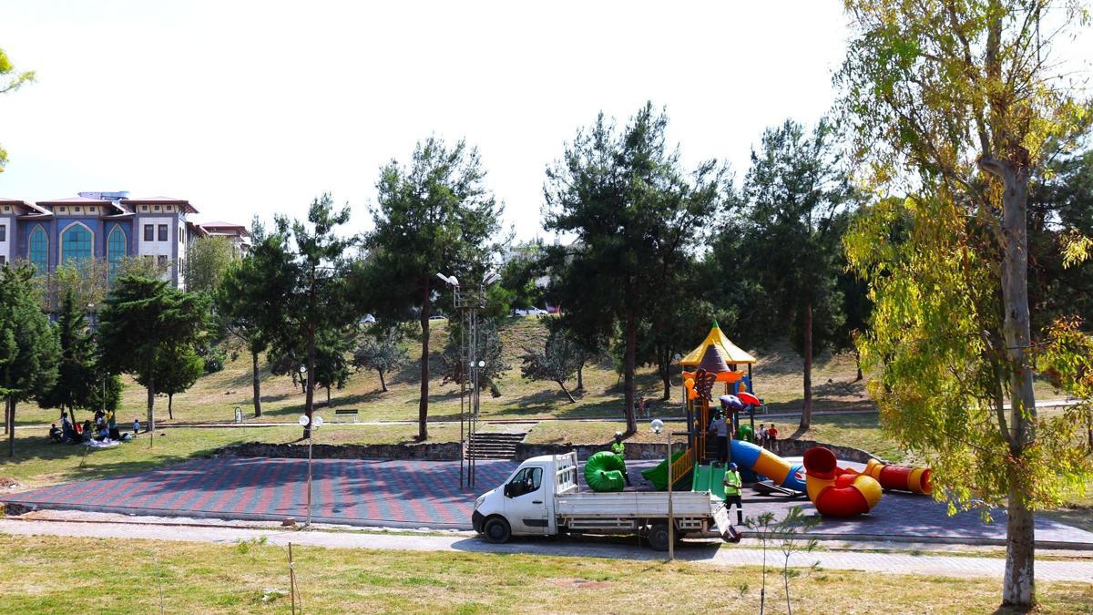 Toroslar’ın park ve yeşil alanları bakımdan geçiyor