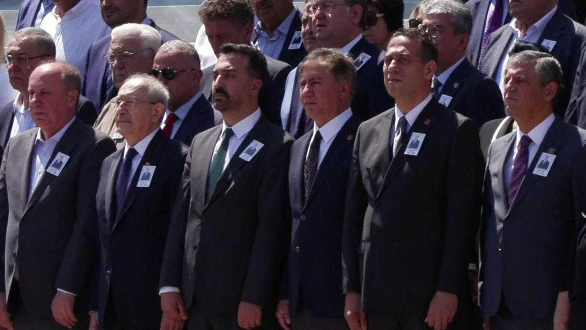 CHP eski milletvekili Orhan Sür'ün cenaze töreninde Kemal Kılıçdaroğlu ve Özgür Özel