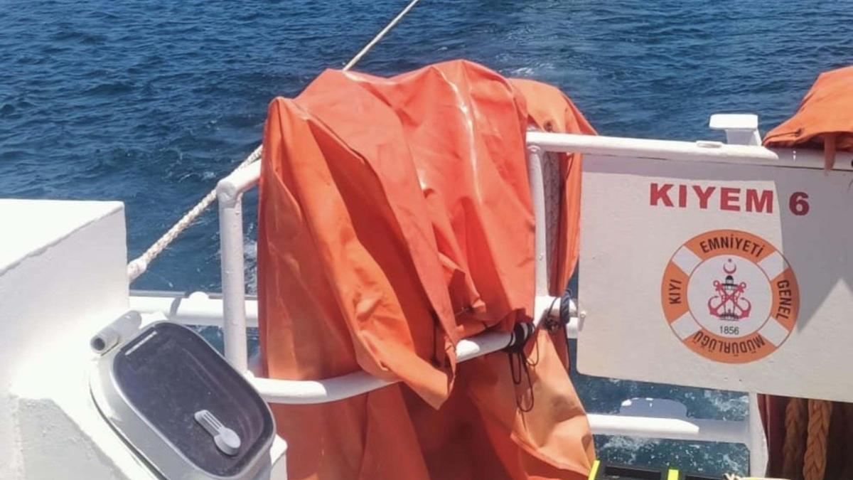 Bodrum'da makine arızası nedeniyle sürüklenen tekne kurtarıldı