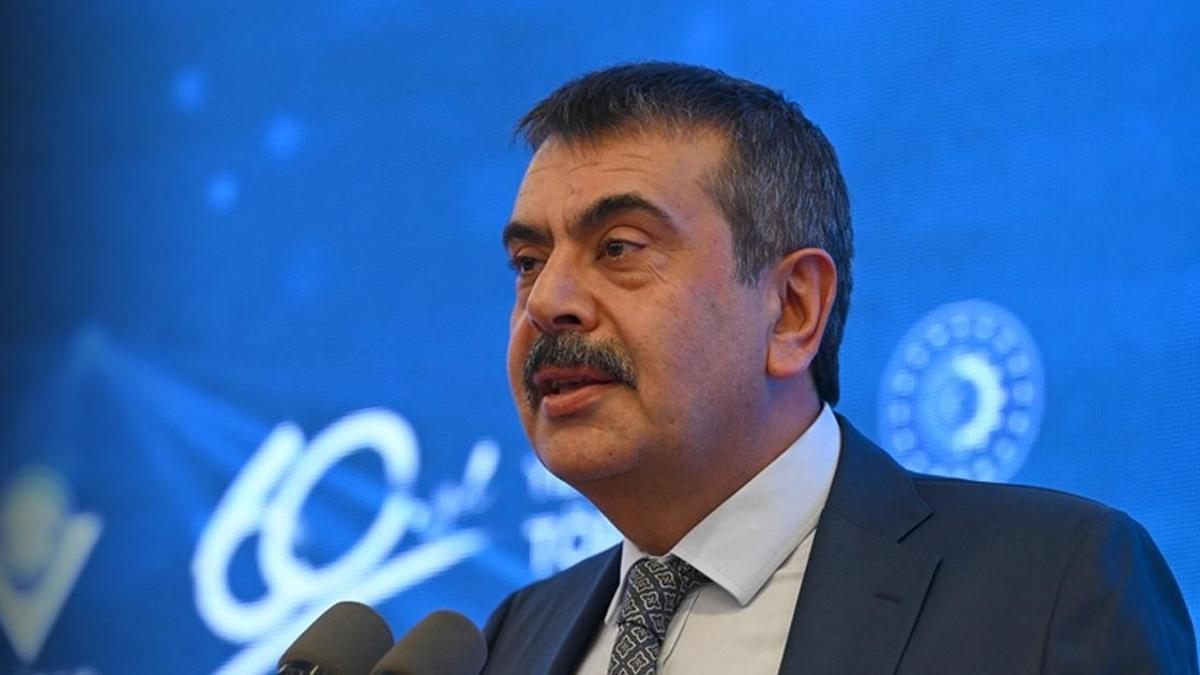 Milli Eğitim Bakanı Yusuf Tekin'in bir basın toplantısındaki görüntüsü.