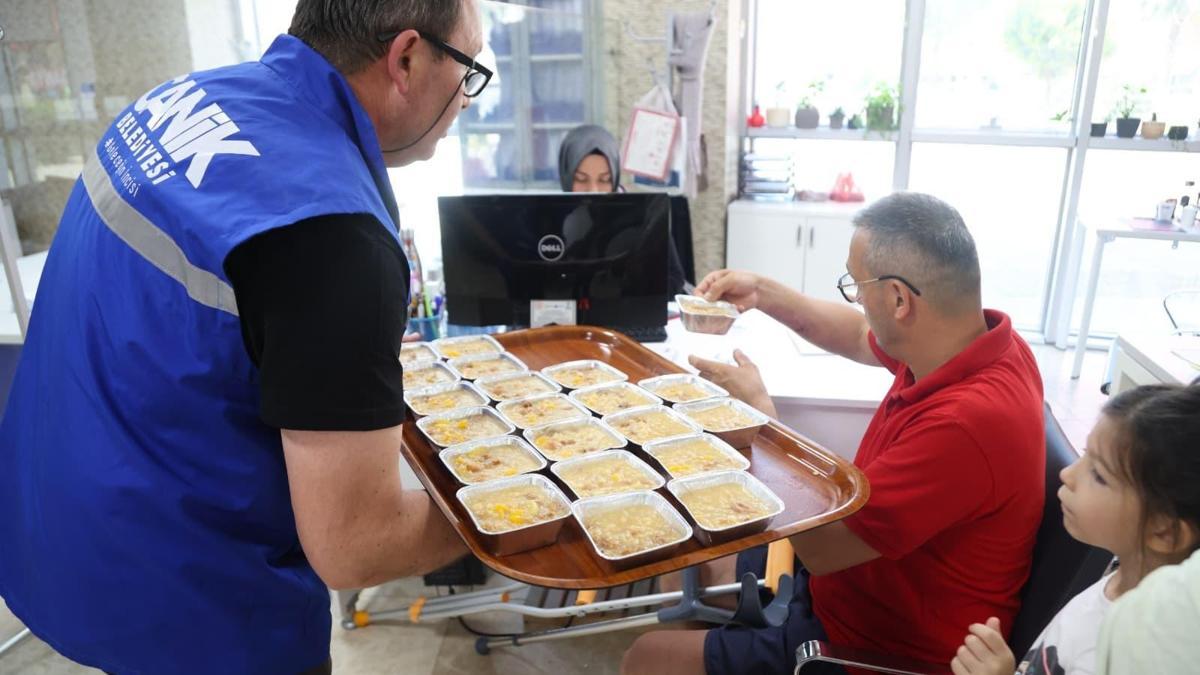 Canik Belediyesi'nden aşure ikramı