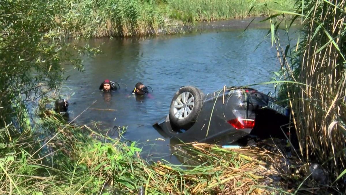 Eyüpsultan'da gölete düşen otomobilin sürücüsü kazanın ardından kaçtı