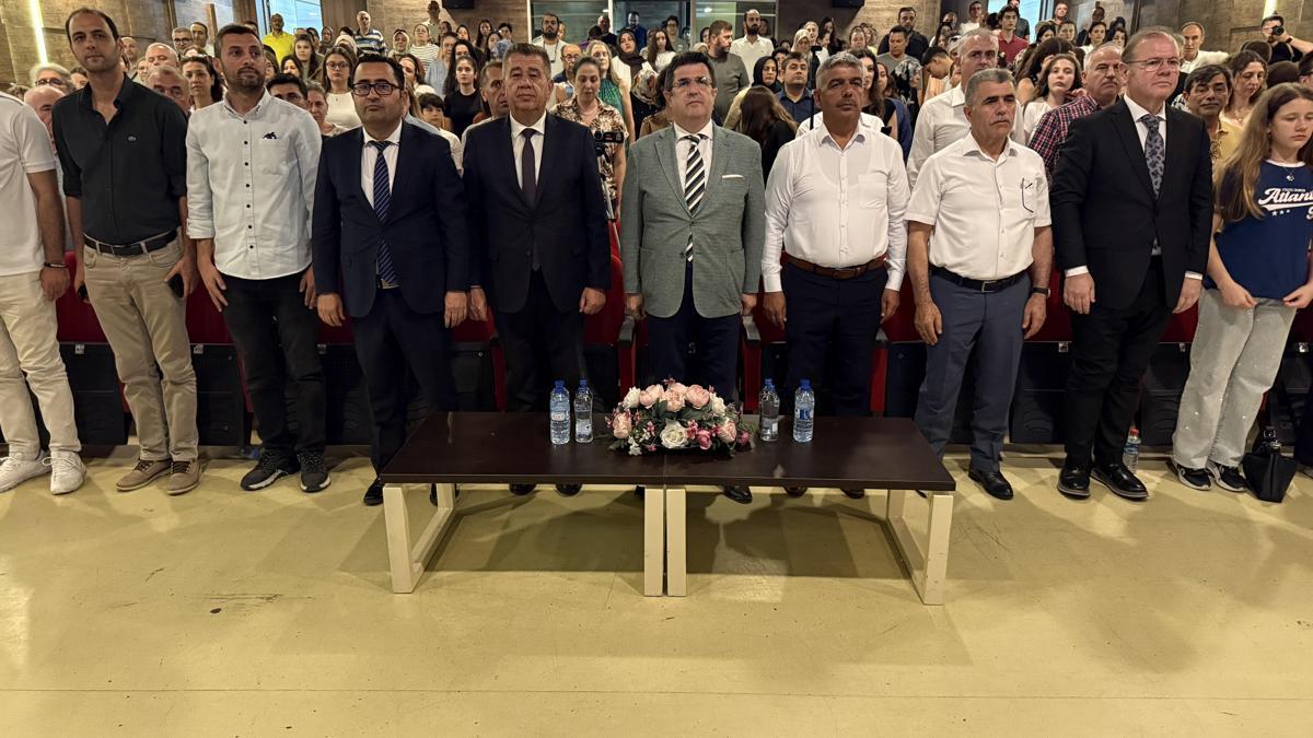 Tekirdağ'da öğrenciler karnelerini lavanta bahçesinde düzenlenen törenle aldı