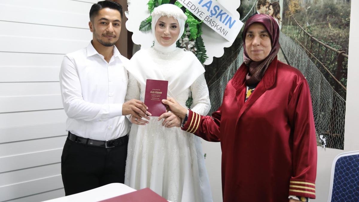 Malatya'da nikah dairesinde "26.06.2026" yoğunluğu yaşandı