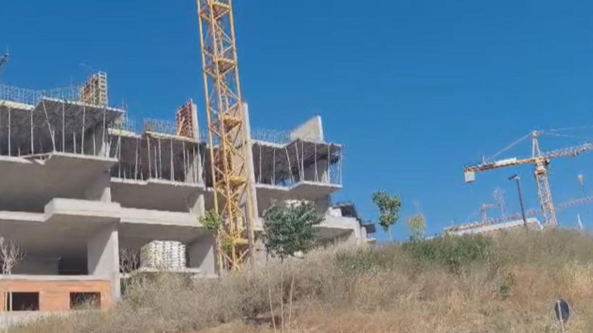 Pendik'te inşaatın 4'üncü katından düşen işçi ağır yaralandı