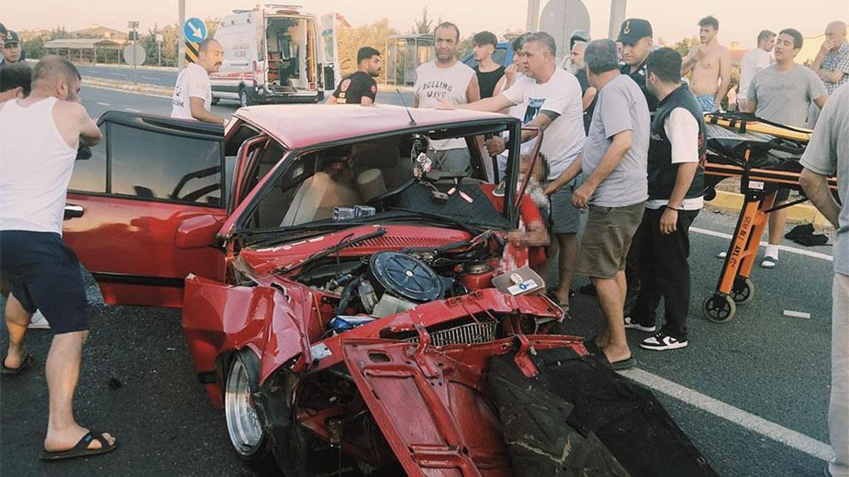 Edremit'te feci kaza: 2 kişi öldü, 3 kişi ağır yaralandı