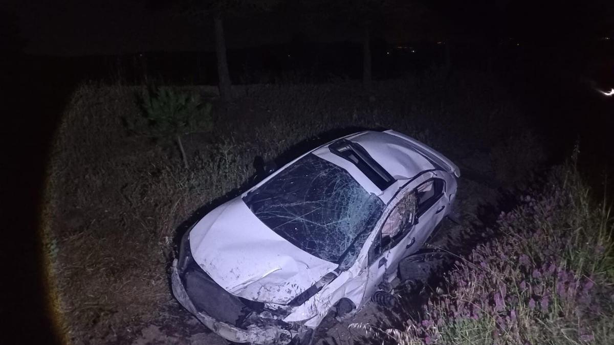 Bilecik'te otomobilin su kanalına devrildiği kazada 2 kişi yaralandı