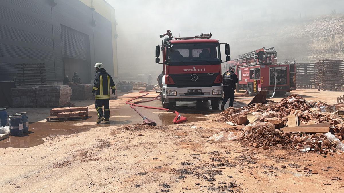 Kütahya’da çömlek üretim fabrikasında yangın