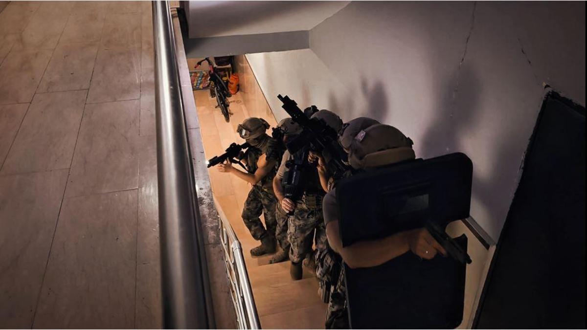 Ehliyet sınavında usulsüzlük yapanlara operasyon: 44 gözaltı