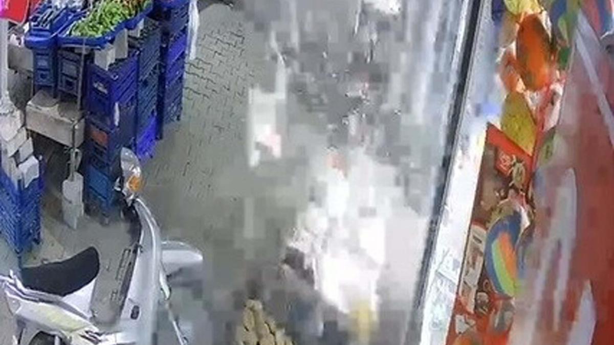 Sıcağın etkisiyle sirke dolu pet şişenin patladığı an kamerada