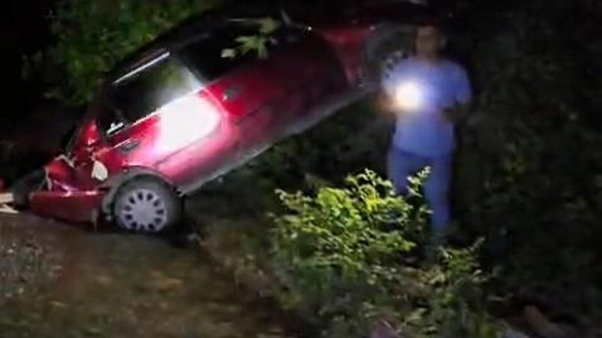 Osmaniye'de otomobil şarampole devrildi: 2 yaralı