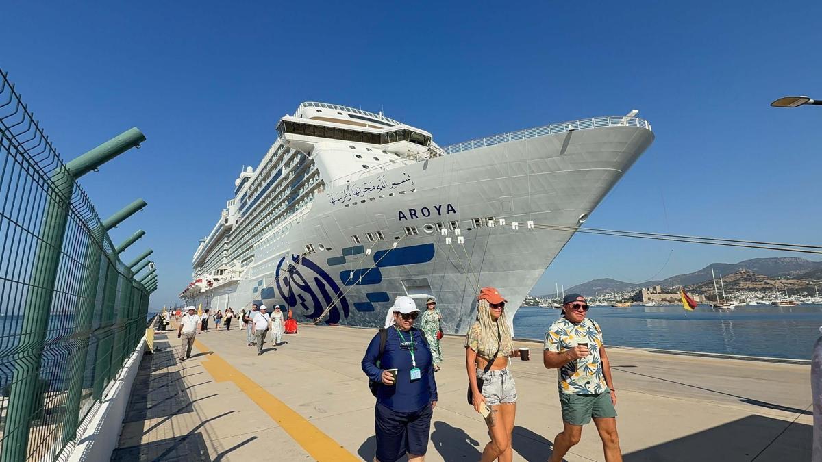 Kruvaziyerle Bodrum'da 2 bin 671 turist geldi