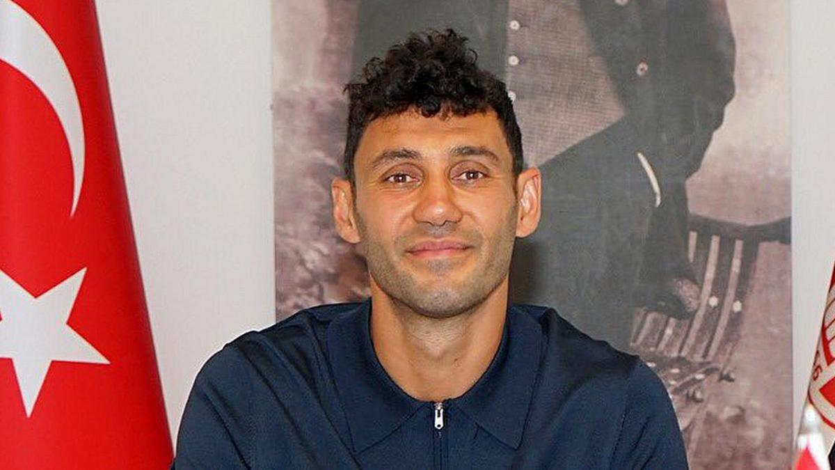 Antalyaspor, Veysel Sarı ile nikâh tazeledi