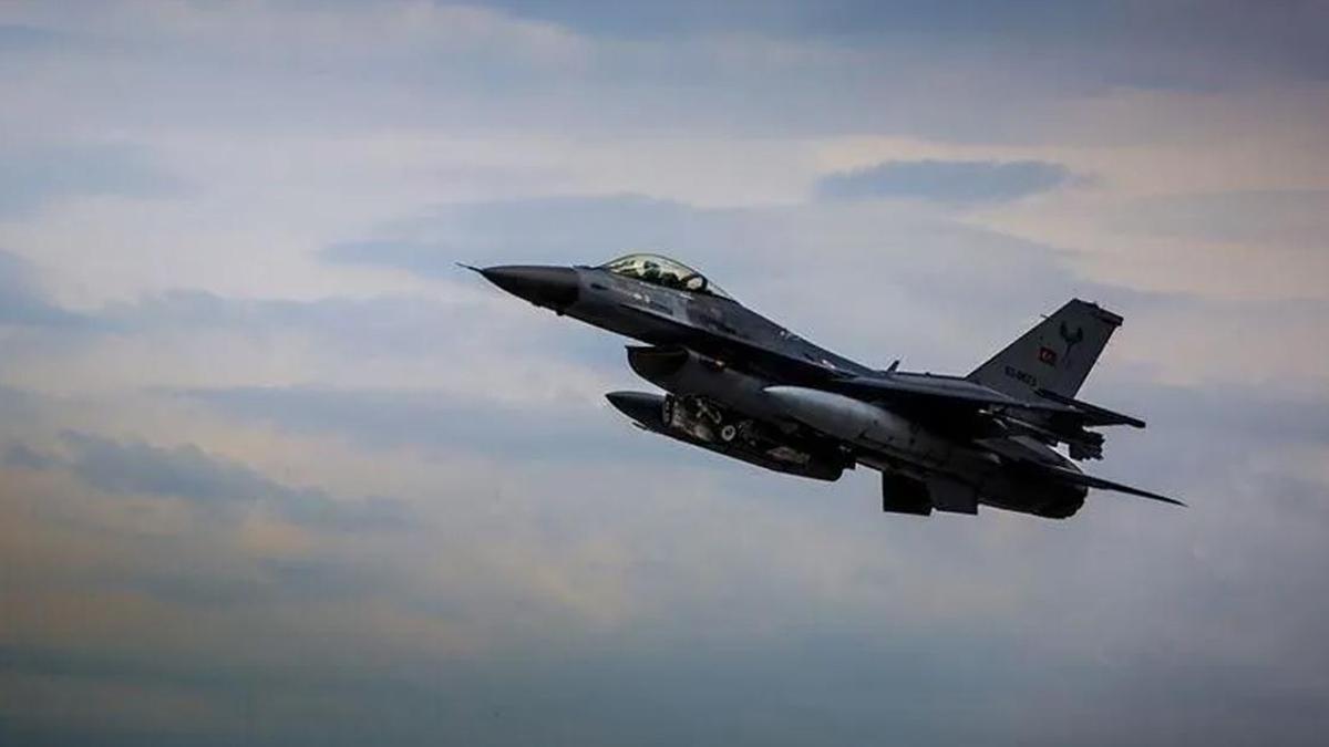 Polonya uçağında yanlış kodla kaçırılma paniği! Türk F-16'ları havalandı