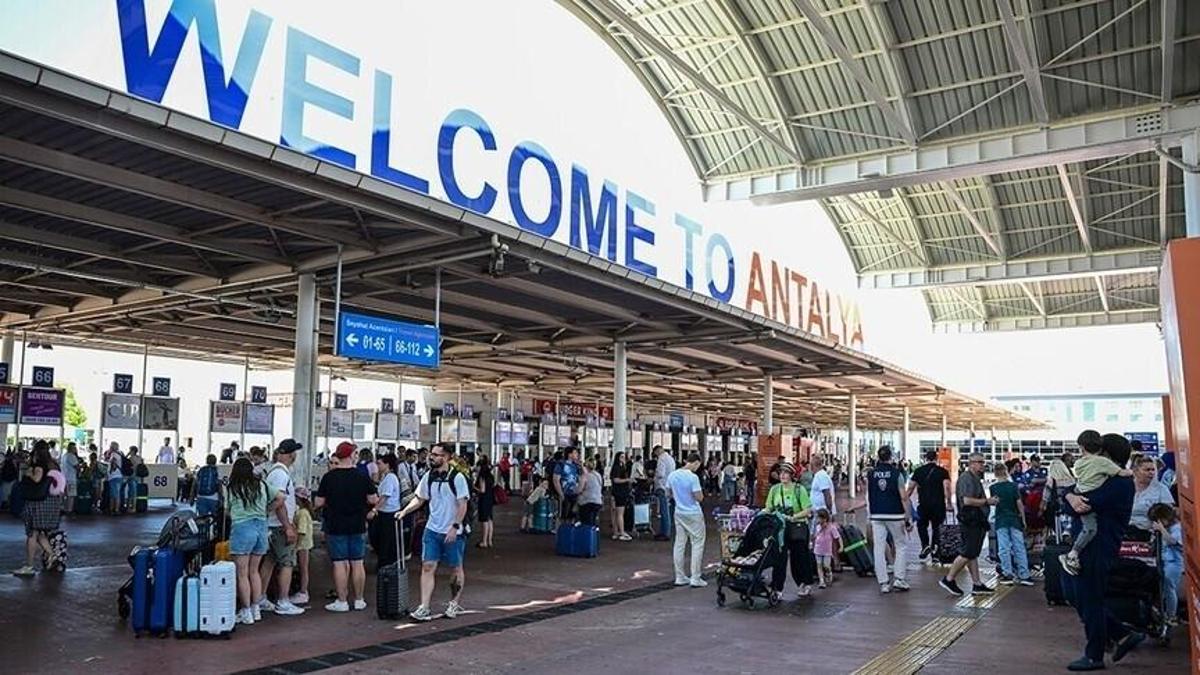 Antalya Havalimanı'nda 5 ayda 9,1 milyon yolcu! Mayıs verileri açıklandı