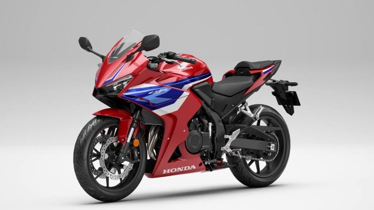 Honda CBR500R, E-Clutch teknolojisi ile yollarda