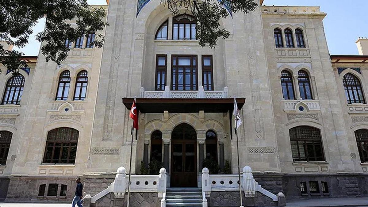 Ankara Valiliği binası ve NATO bayrakları