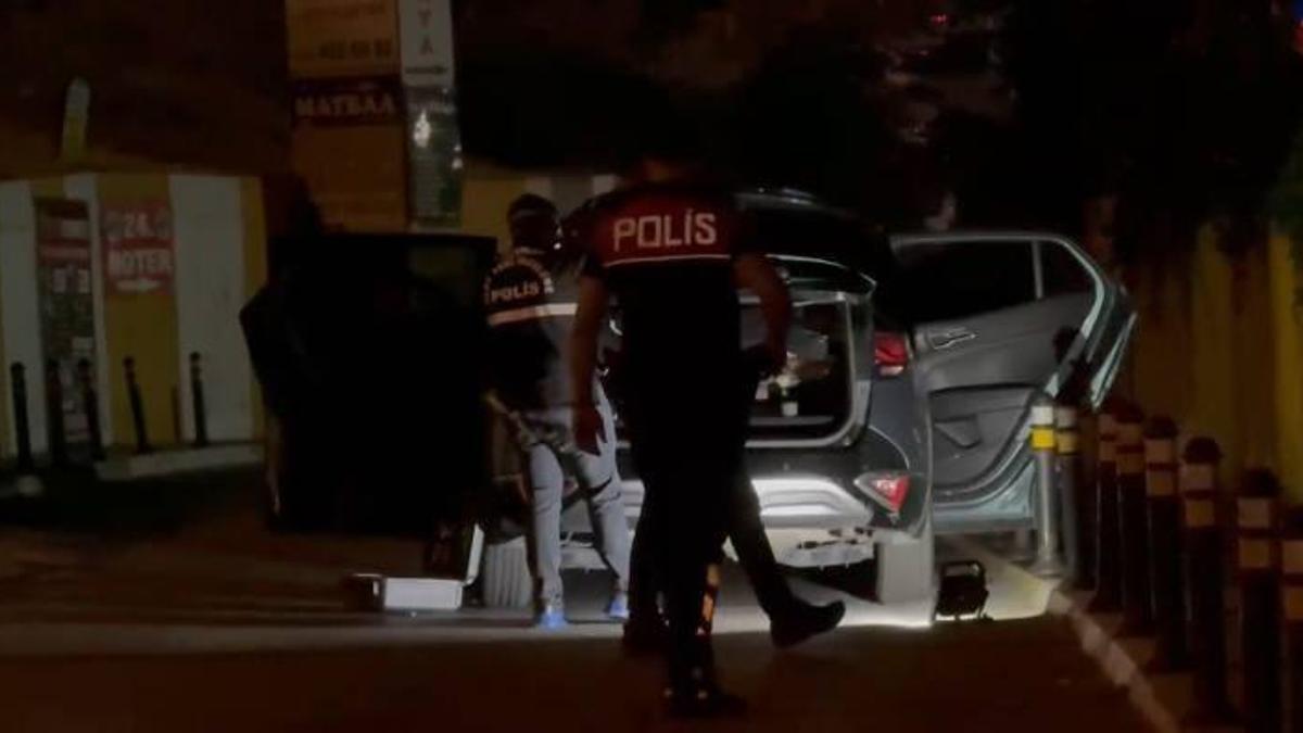 Beylikdüzü’nde denetim sırasında polis ile şüpheliler arasında arbede: 1 kişi silahla yaralandı
