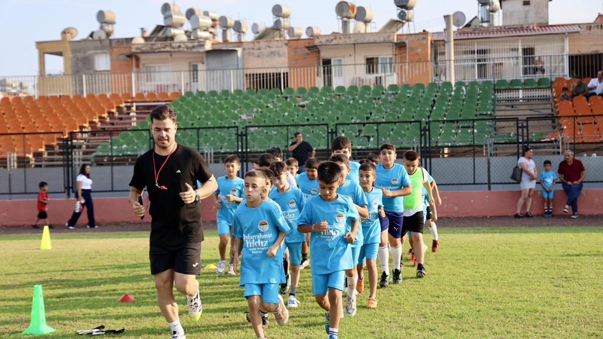 Toroslar’da futbol okulu kapılarını açtı