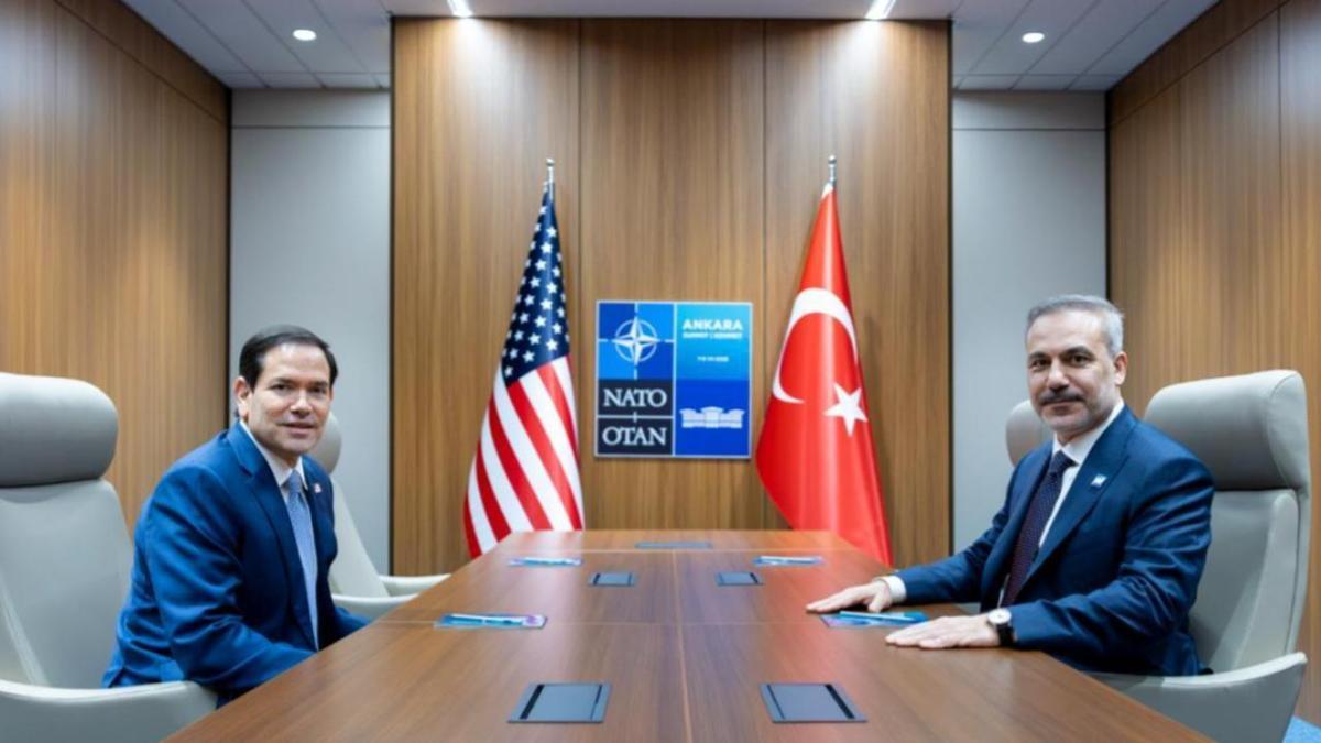 Dışişleri Bakanı Hakan Fidan ve ABD Dışişleri Bakanı Marco Rubio'nun NATO Ankara Zirvesi'ndeki görüşmesinden bir kare.