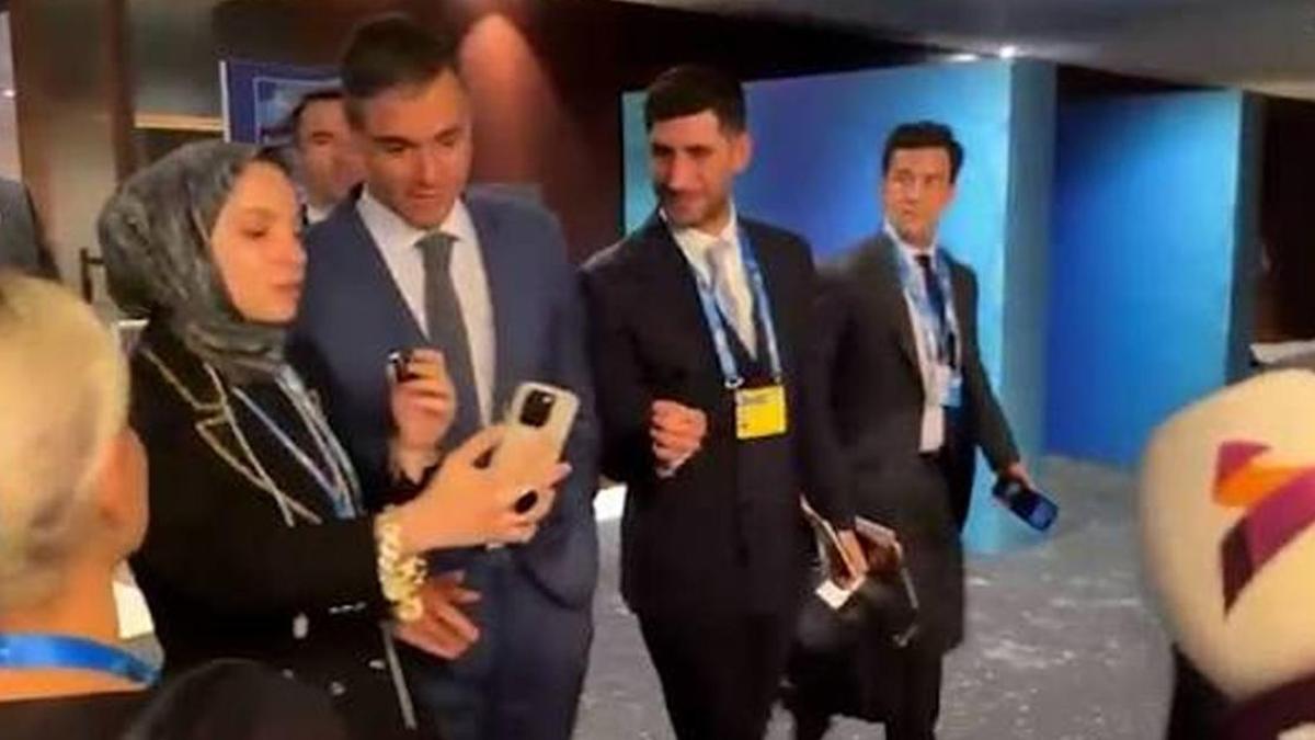 İspanya Başbakanı Pedro Sánchez'in Ankara'dan ayrılırken bir Filistinli gazeteci tarafından teşekkür edildiği an.