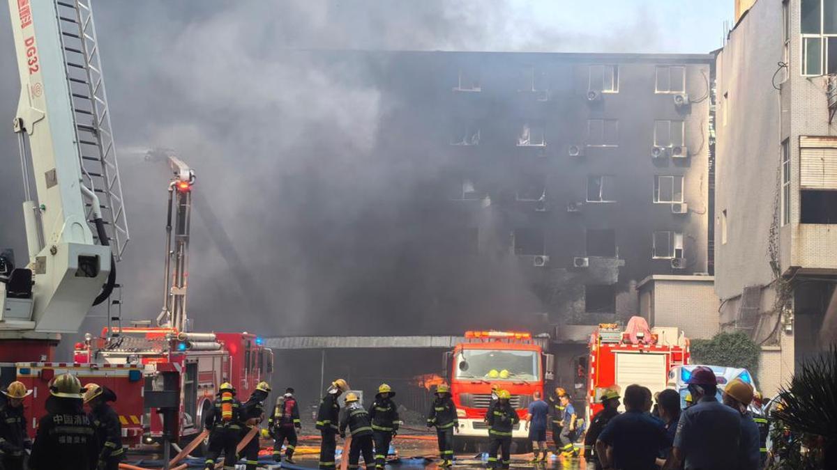 Çin’in “ayakkabı başkentinde” fabrika yangını: Can kayıpları var haber görseli