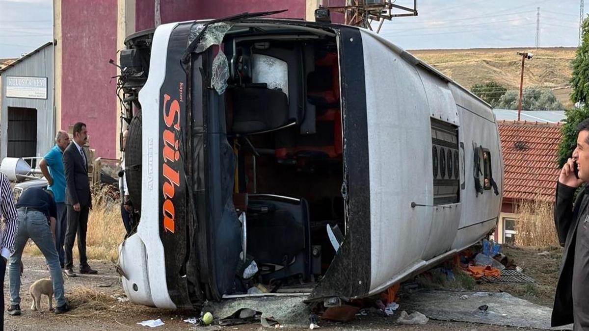 Kırıkkale'de 1 kişinin öldüğü otobüs kazasının görüntüleri ortaya çıktı haber görseli